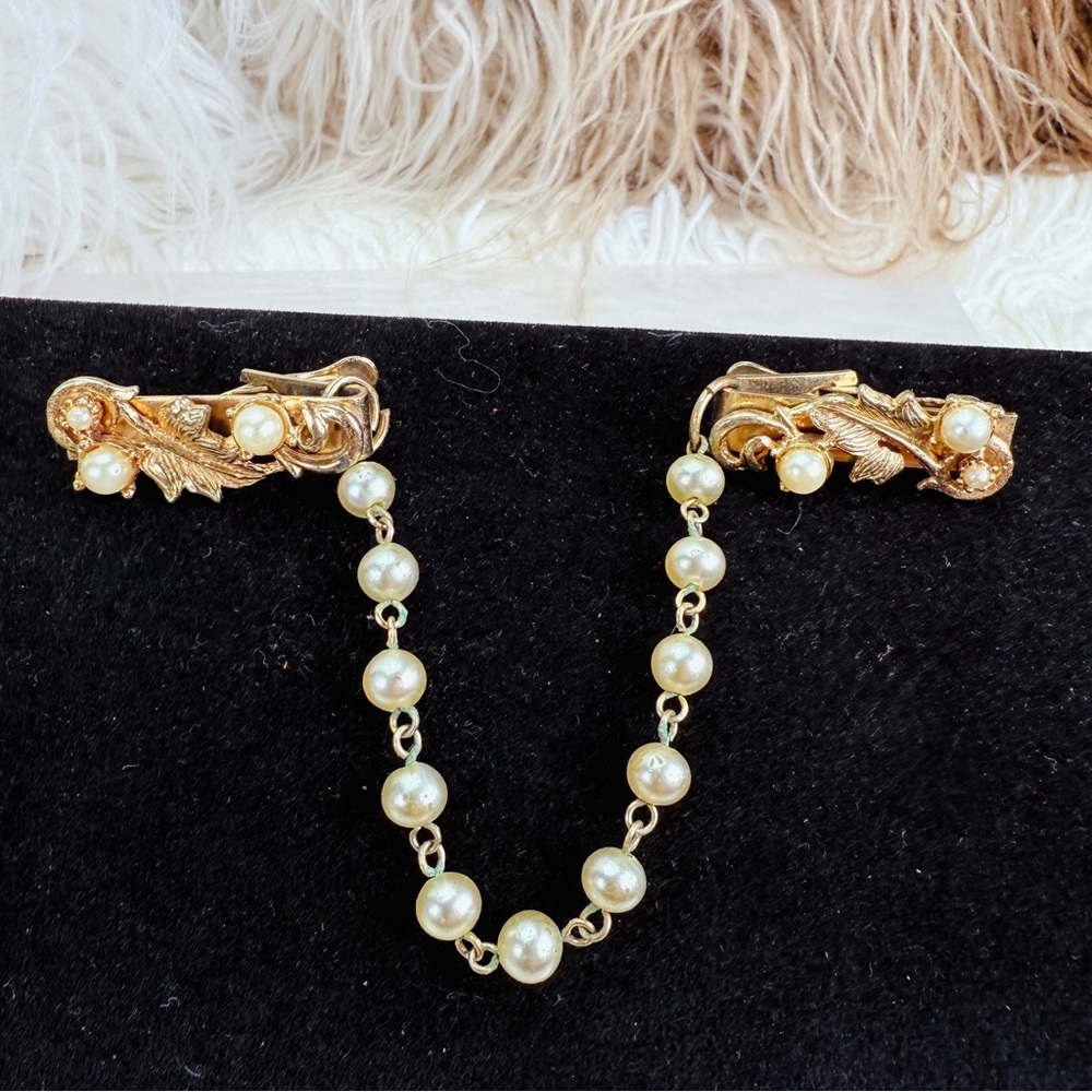 Vintage Gold Tone Sweater Guard Faux Pearl Double Clip Leaf Chain